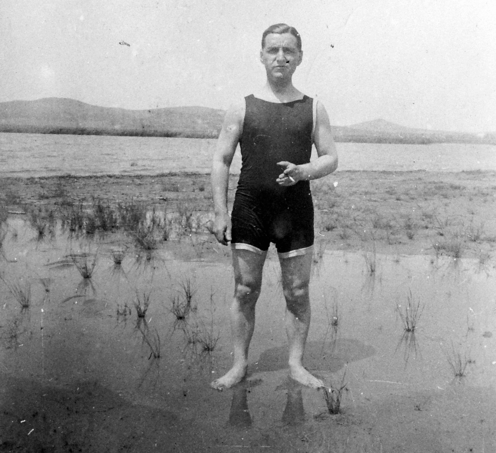 Hungary, Lake Velence, déli part. Háttérben bal oldalt a Bence-hegy, jobb oldalt a Csúcsos-hegy látszik., 1924, Fortepan, portrait, bathing suit, cigarette, man, Fortepan #6930