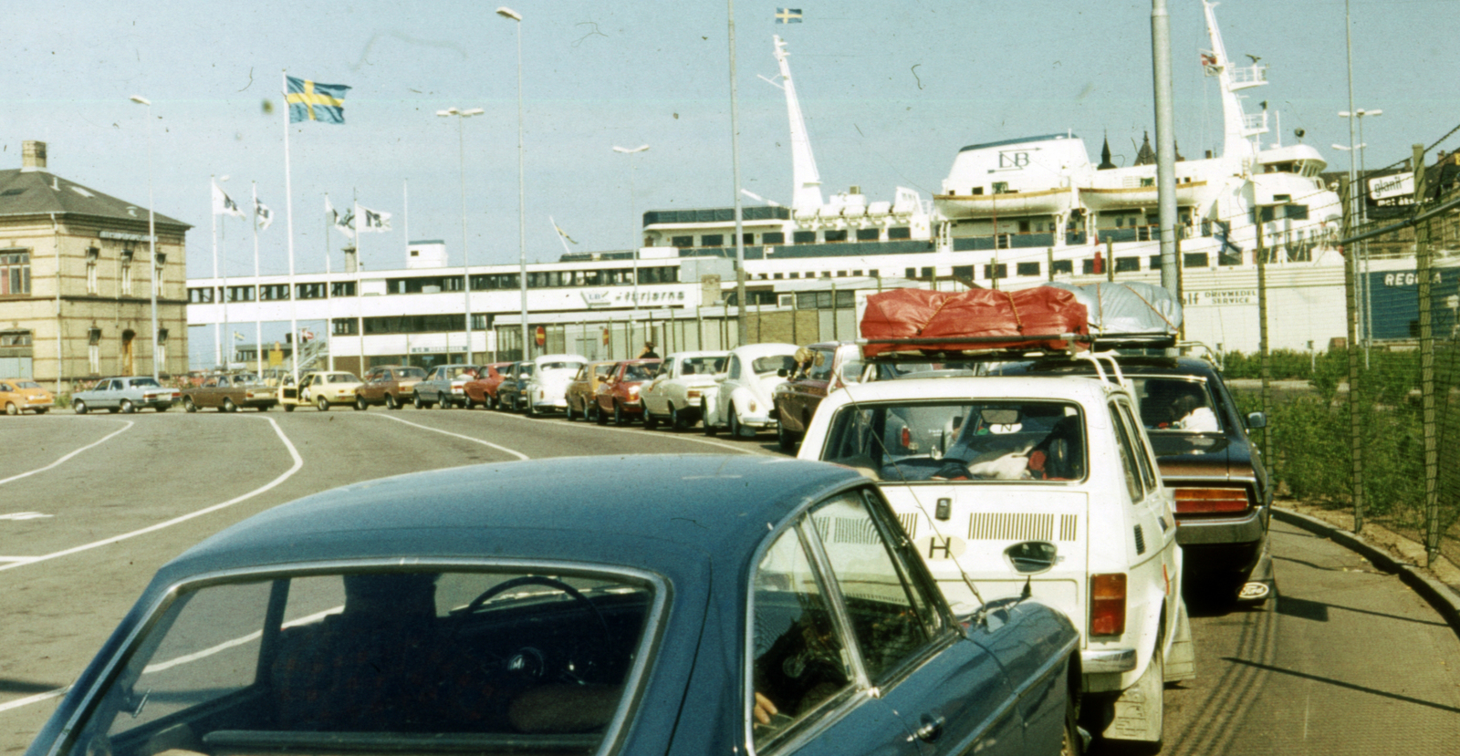 Sweden, Helsingborg, kompkikötő., 1976, A R, ship, colorful, flag, Polski Fiat-brand, automobile, country code sign, Fortepan #69780