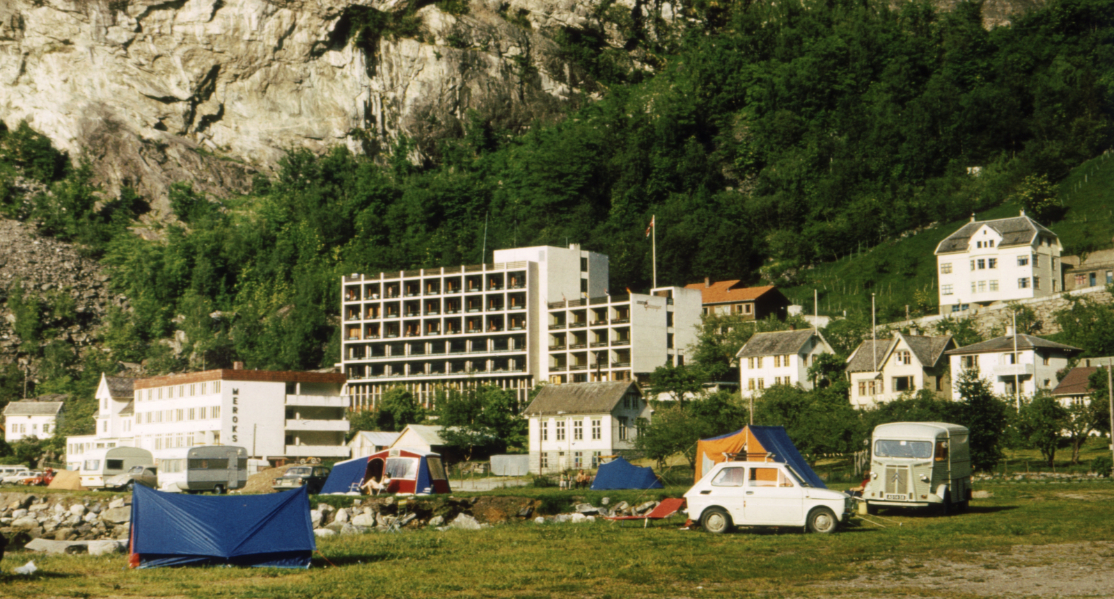 Norway, Geiranger, 1976, A R, colorful, Polski Fiat-brand, camping, minivan, Citroën-brand, automobile, Citroen HY, roof rack, Fortepan #69787