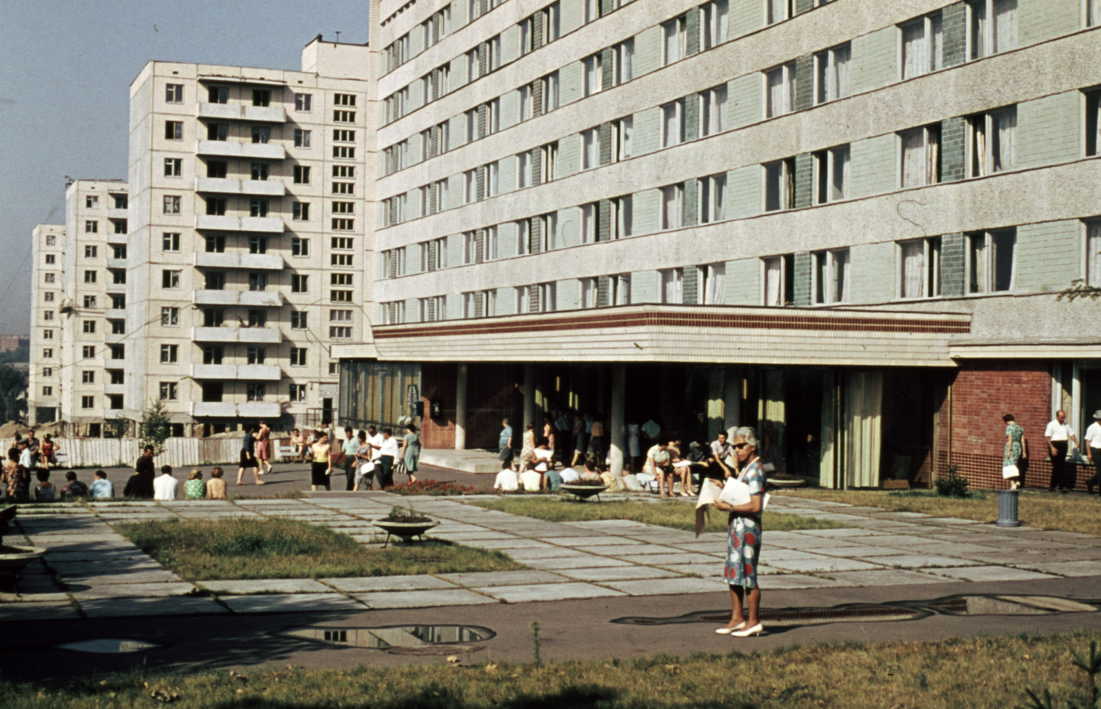 Ukrajna, Kijev, Druzsbi Narodiv körút, Hotel Druzsba., 1967, A R, Szovjetunió, színes, lakótelep, Fortepan #69837