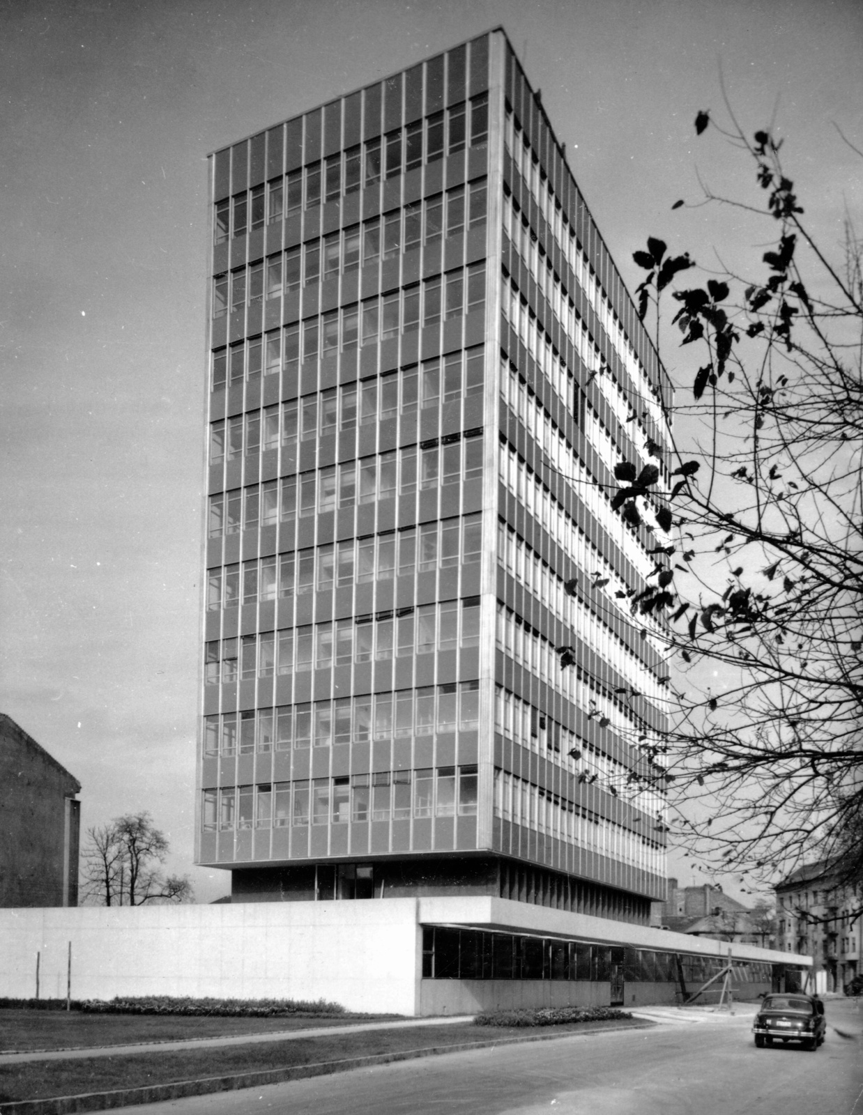 Hungary, Budapest VIII., Szigony utca, a Kísérleti Orvostudományi Kutató Intézet épülete az Üllői út felől nézve., 1963, Fortepan, Budapest, Fortepan #69898