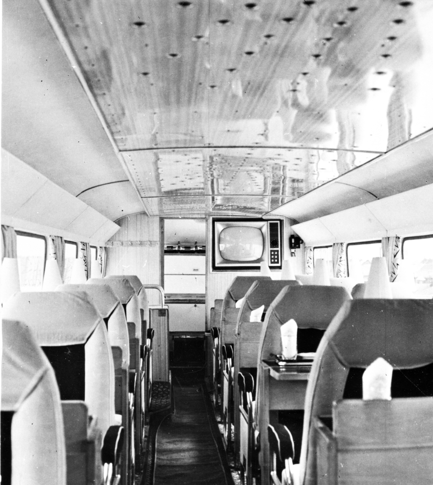 Hungary, Budapest, a MÁVAUT főműhelye által bemutatott, különleges berendezésekkel felszerelt, reprezentatív Ikarus 55-ös típusú autóbusz, 1964, Fortepan, TV, Fortepan #69903