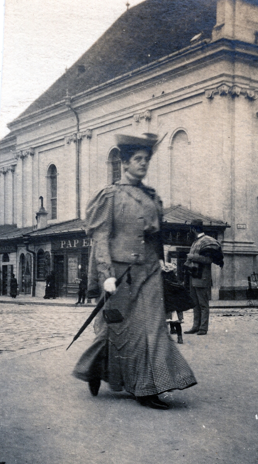 Románia,Erdély, Kolozsvár, Lutheránus templom., 1908, Fortepan, hölgy, séta, kalap, napernyő, Fortepan #6991