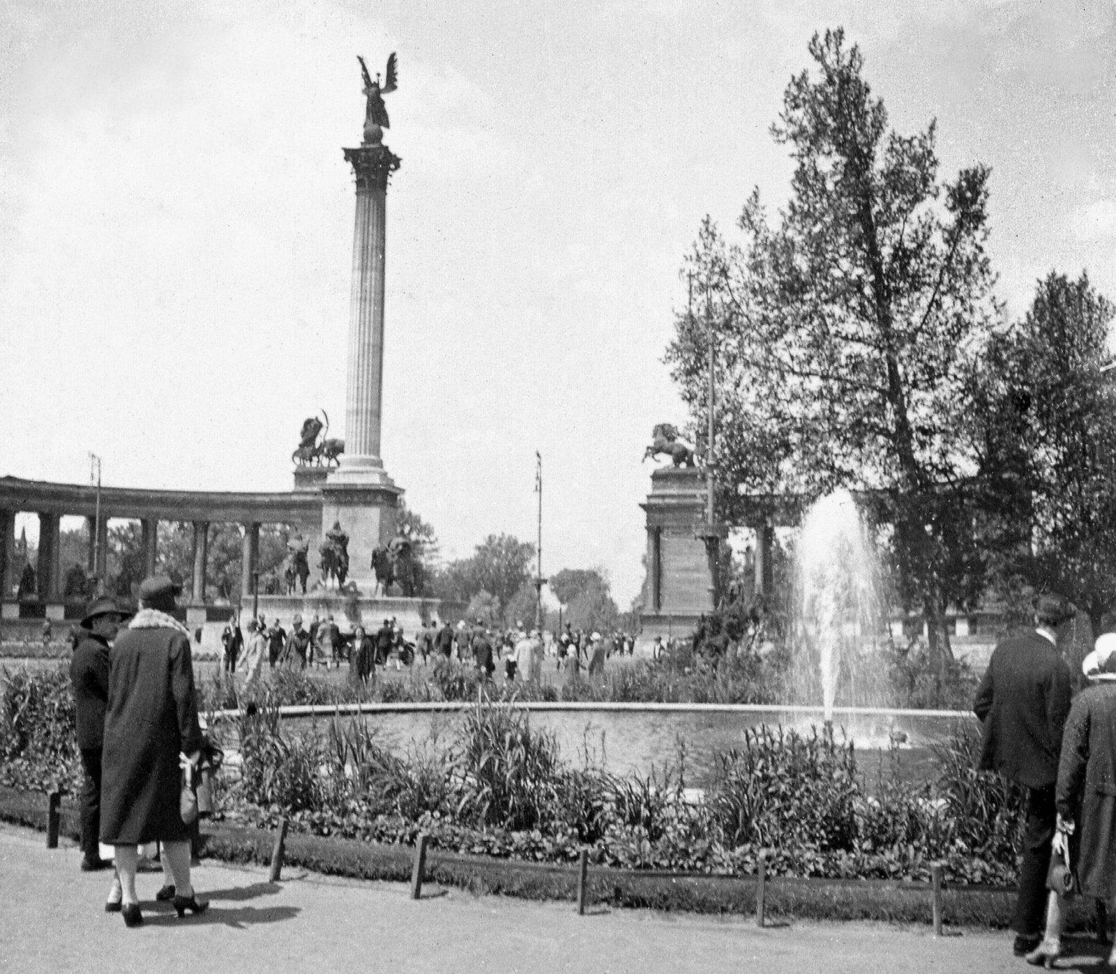Hungary, Budapest XIV., Millenniumi emlékmű a későbbi Hősök terén., 1930, Schwimmer János, fountain, square, horse sculpture, Budapest, sculptural group, Árpád-portrayal, Archangel Gabriel-portrayal, Fortepan #69970