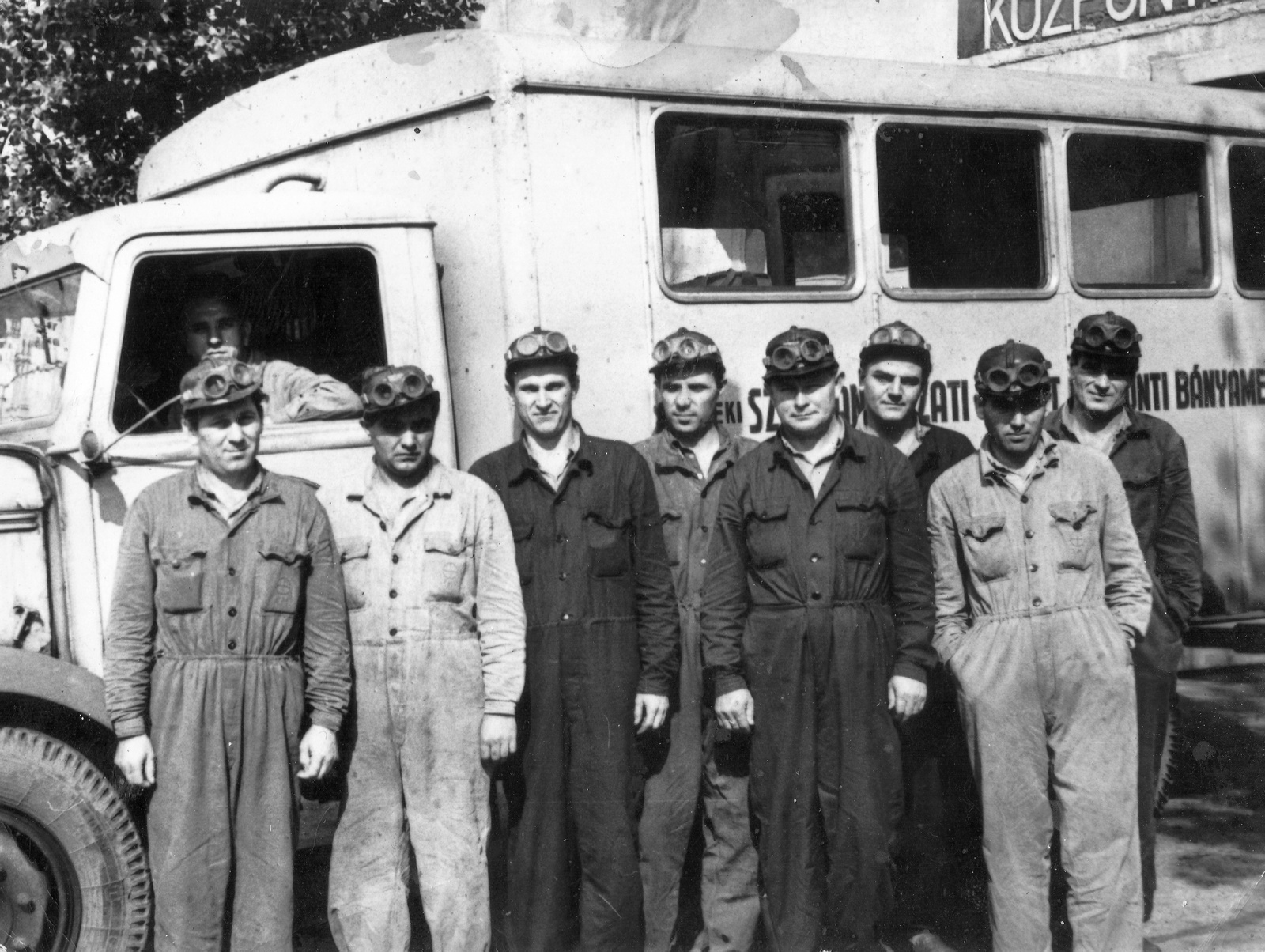 Hungary, Pécs, István-akna, Csepel "fakarusz" bányamentő a Mecseki Szénbányászati Tröszt Központi Bányamentő Állomása előtt., 1963, Székely Márton, tableau, mining, Fortepan #69976