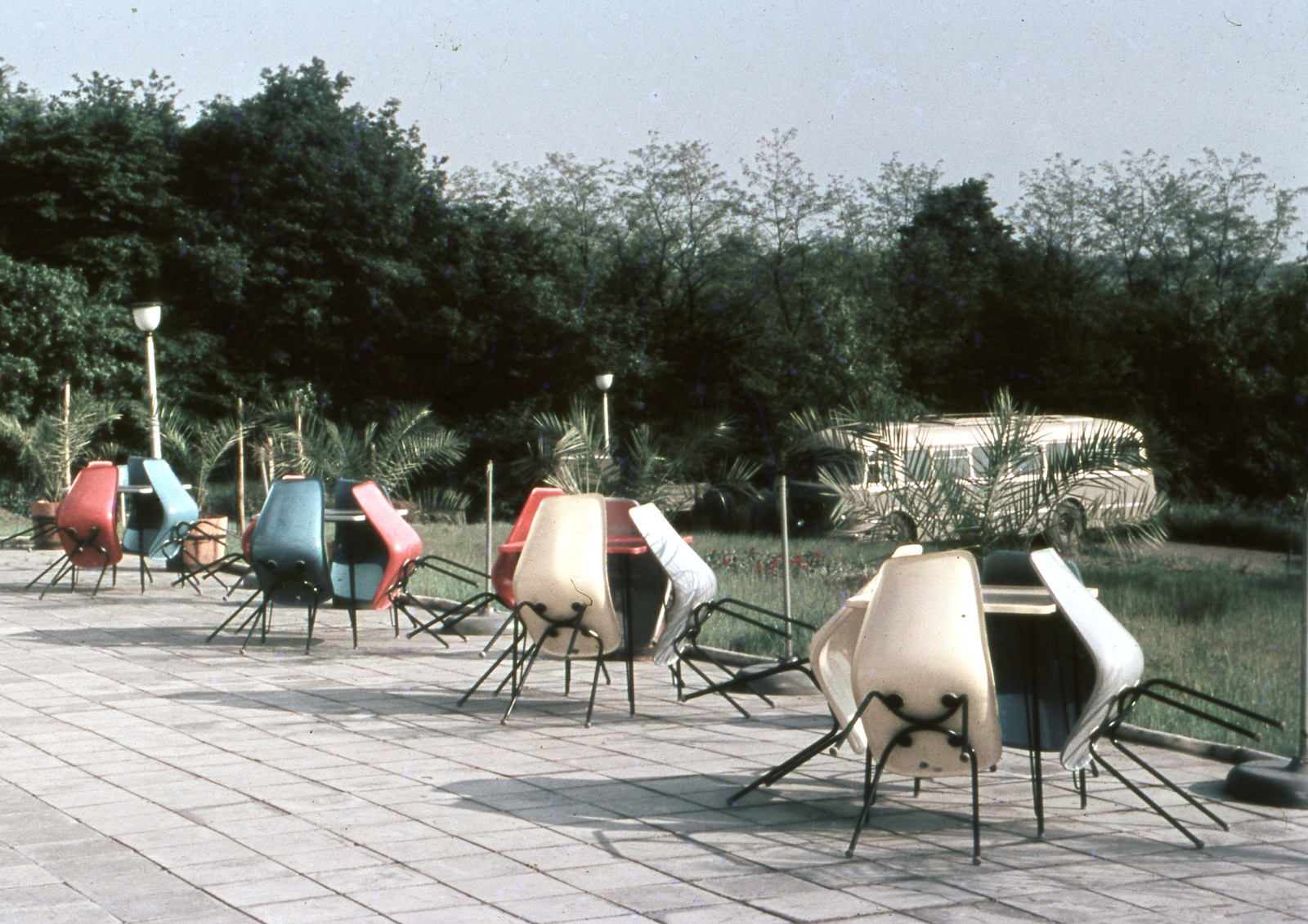 Czech Republik, Modřice, a Motel Bobrava terasza., 1963, Zsanda Zsolt, Vajszada Károly, colorful, bus, Fortepan #70000
