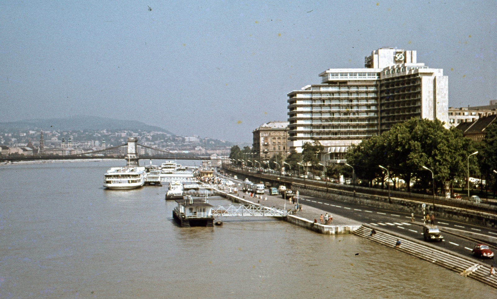 Hungary, Budapest V., Dunakorzó és a Hotel Duna Intercontinental az Erzsébet hídról nézve., 1972, Zsanda Zsolt, Vajszada Károly, ship, colorful, hotel, cityscape, genre painting, lamp post, Danube, boat station, neon sign, Jozsef Finta-design, Budapest, Duna-bridge, Fortepan #70020