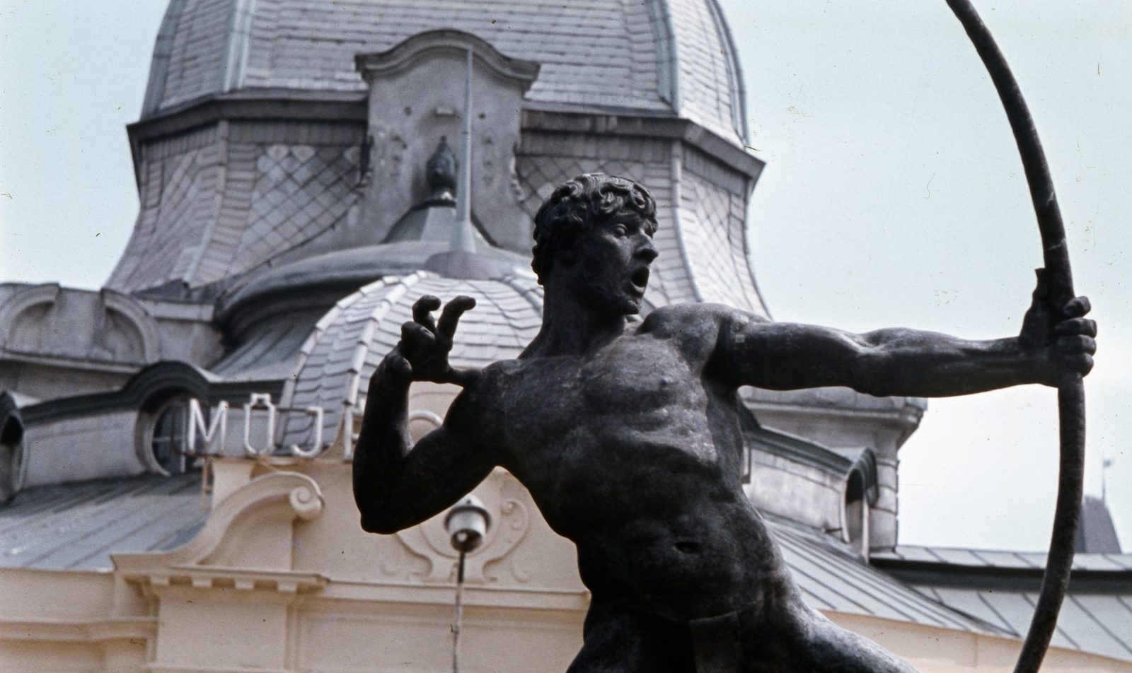 Hungary, Budapest XIV., Kisfaludi Strobl Zsigmond Íjász szobra (1929) a Műjégpálya épülete előtt., 1967, Zsanda Zsolt, Vajszada Károly, colorful, Budapest, Fortepan #70023