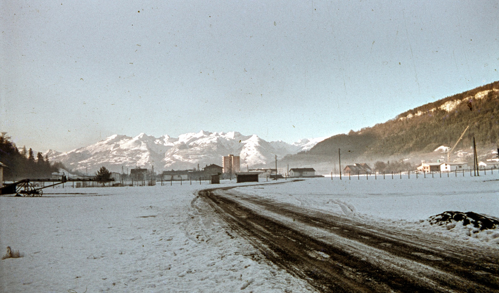 Ausztria, Feldkirch, látkép az Ill folyó felől, háttérben az Appenzelli-Alpok., 1967, Zsanda Zsolt, Vajszada Károly, színes, hegy, Fortepan #70038