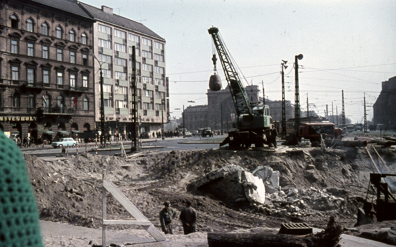 Magyarország, Budapest VIII.,Budapest VII., Baross tér., 1968, Zsanda Zsolt, Vajszada Károly, színes, felüljáró, Budapest, Fortepan #70049