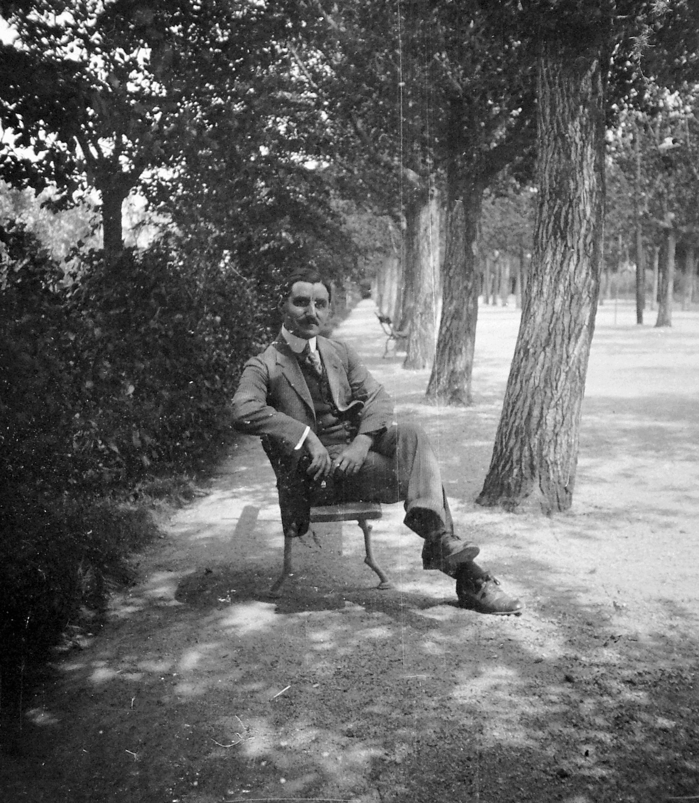 1921, Fortepan, portrait, man, bench, leg over leg, Fortepan #7006