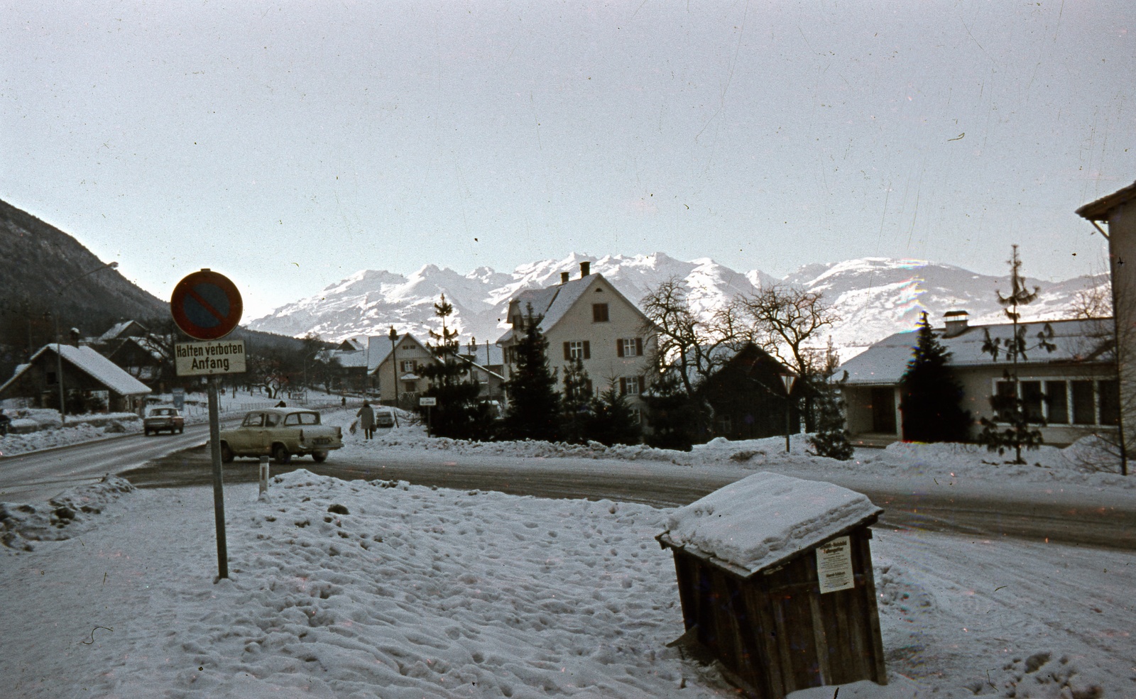 Austria, Feldkirch, a Rheinbergerstrasse torkolata a Liechtensteiner Strasse-ba., 1967, Zsanda Zsolt, Vajszada Károly, colorful, mountain, Fortepan #70071