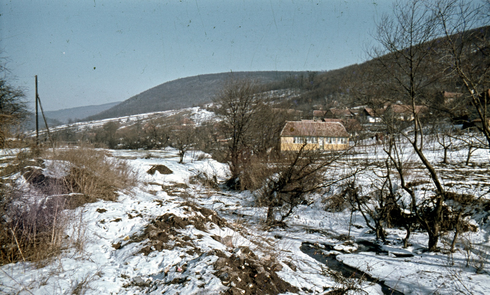 Magyarország, Pilisszentlászló, kilátás észak felé a Petőfi utca elejéről, jobbra a Honvéd utca házai., 1967, Zsanda Zsolt, Vajszada Károly, színes, Fortepan #70093