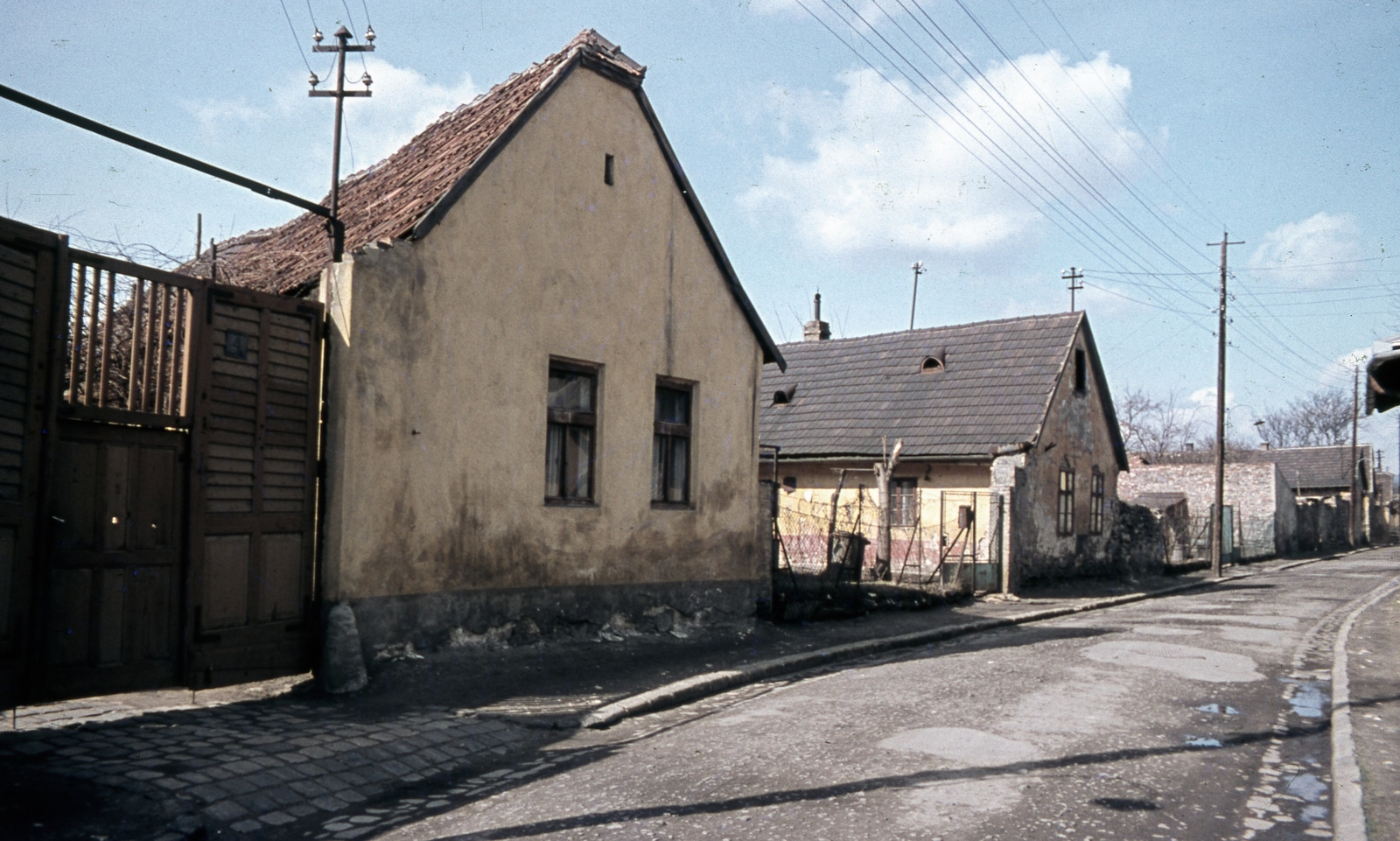 Magyarország, Óbuda, Budapest III., Szőlőkert utca 4. és 6., 1968, Zsanda Zsolt, Vajszada Károly, színes, utcakép, Budapest, Fortepan #70100