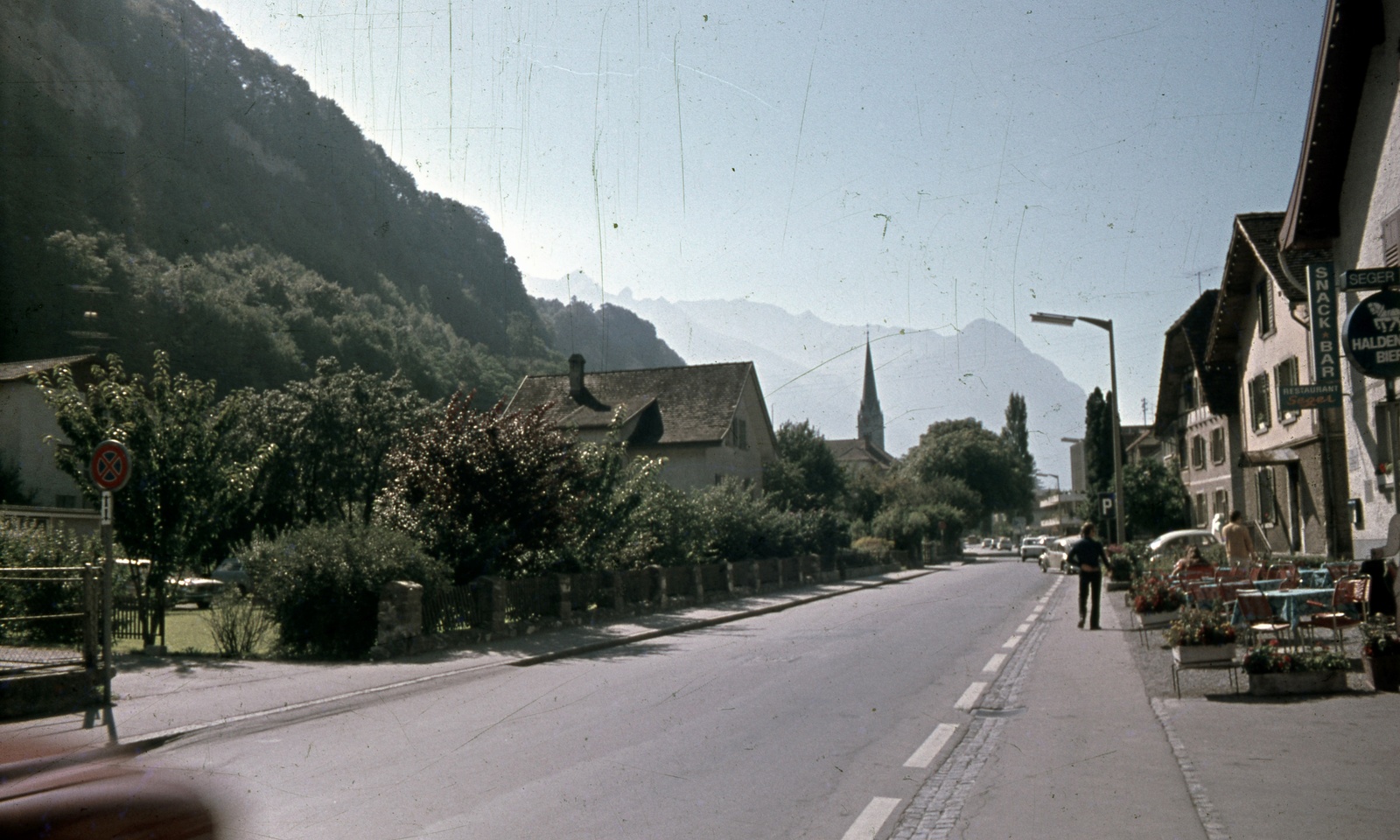 Liechtenstein, Vaduz, Aeulestrasse., 1967, Zsanda Zsolt, Vajszada Károly, colorful, mountain, Fortepan #70182