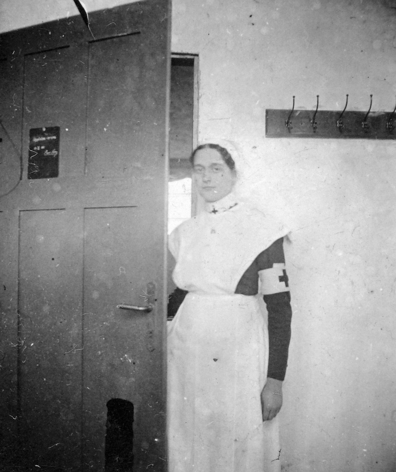 Szlovákia, Rózsahegy, barakk kórház, ápolónő az első világháború alatt., 1917, Fortepan, portré, első világháború, ápolónő, karszalag, Fortepan #7020