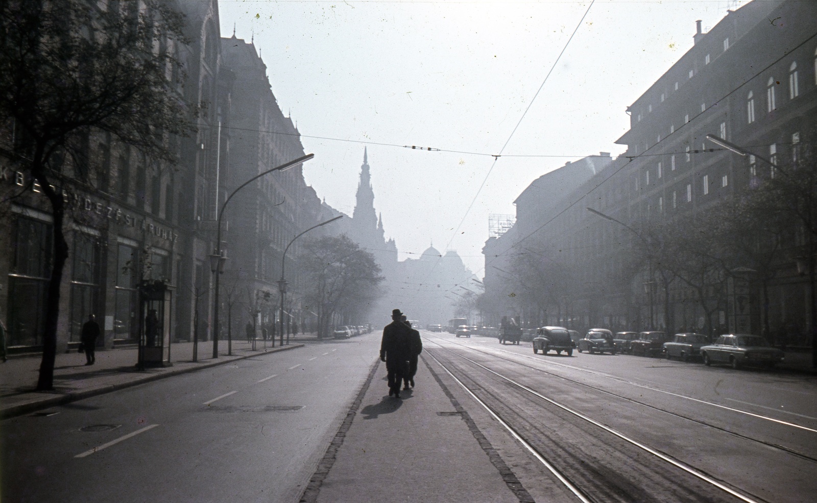Hungary, Budapest VII., Erzsébet (Lenin) körút, a Wesselényi utcától a Rákóczi út felé nézve. Háttérben a New York palota., 1968, Zsanda Zsolt, Vajszada Károly, colorful, Budapest, Fortepan #70224