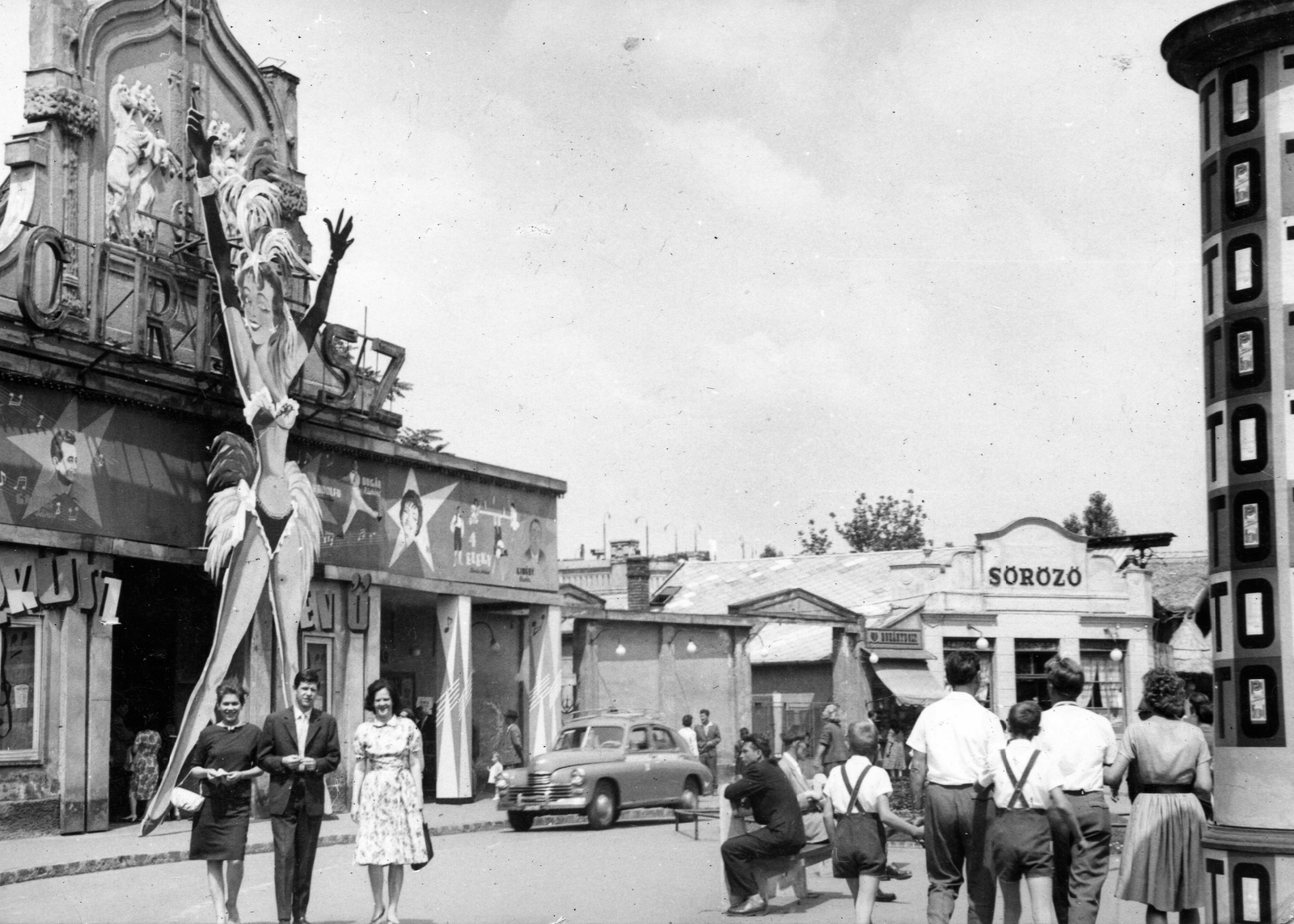 Magyarország, Városliget, Budapest XIV., Állatkerti körút, Fővárosi Nagycirkusz., 1964, Fortepan, vendéglátás, cégtábla, életkép, taxi, hirdetőoszlop, GAZ M20 Pobjeda, cirkusz, Budapest, Fortepan #70264