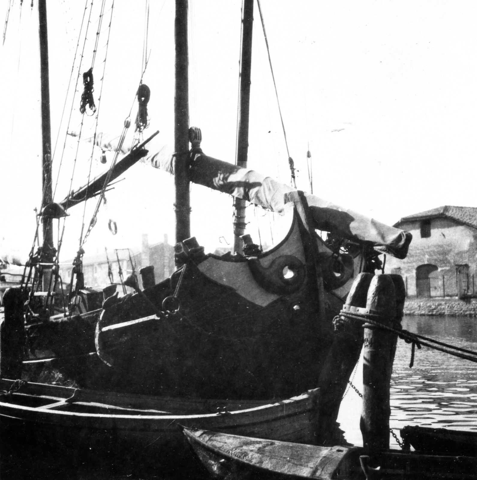 Olaszország, Chioggia, Fondamenta Canal Lombardo., 1931, Teodoro Wolf-Ferrari, vitorláshajó, Fortepan #70278