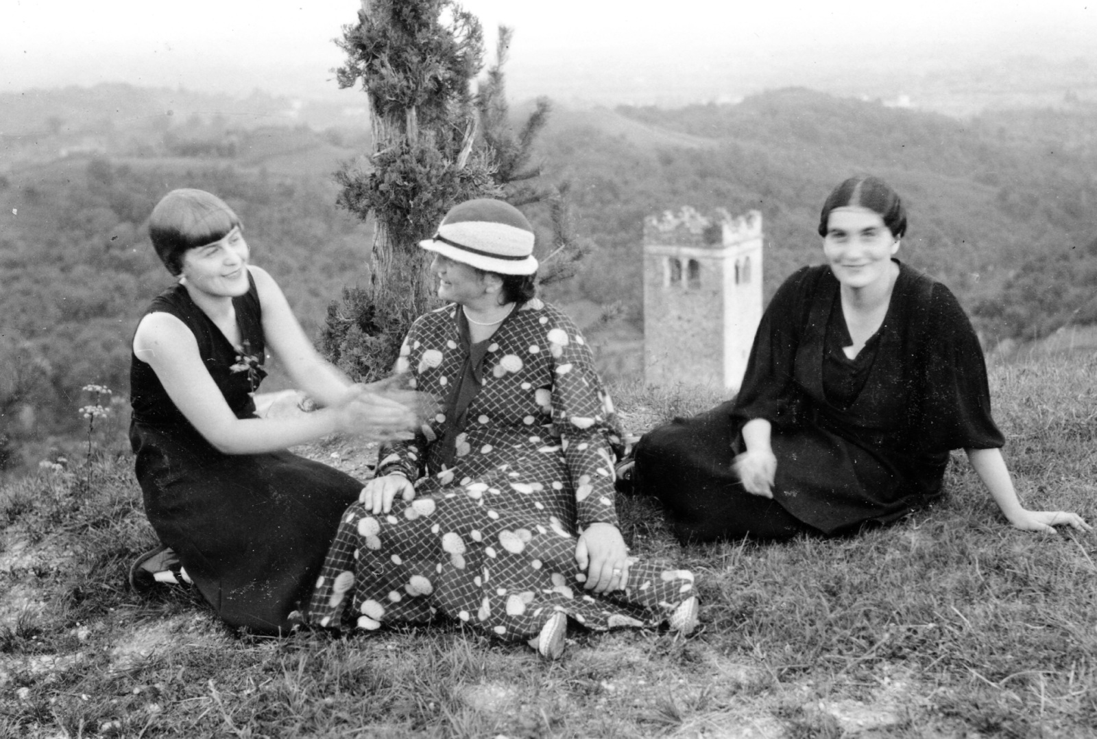 Italy, San Zenone degli Ezzelini, háttérben a Torre degli Ezzelini (Ezzelini torony)., 1933, Teodoro Wolf-Ferrari, Fortepan #70284