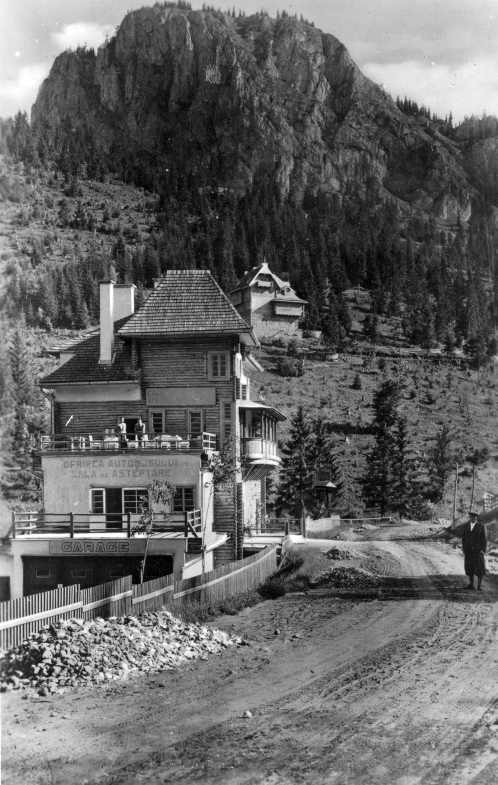 Romania,Transylvania, Lacul Rosu,Hasmas Mountains, Gyilkoisvölgyi telep, Márk villa. Háttérben a Nagy-Cohárd hegy., 1942, Jáki László, Fortepan #70359