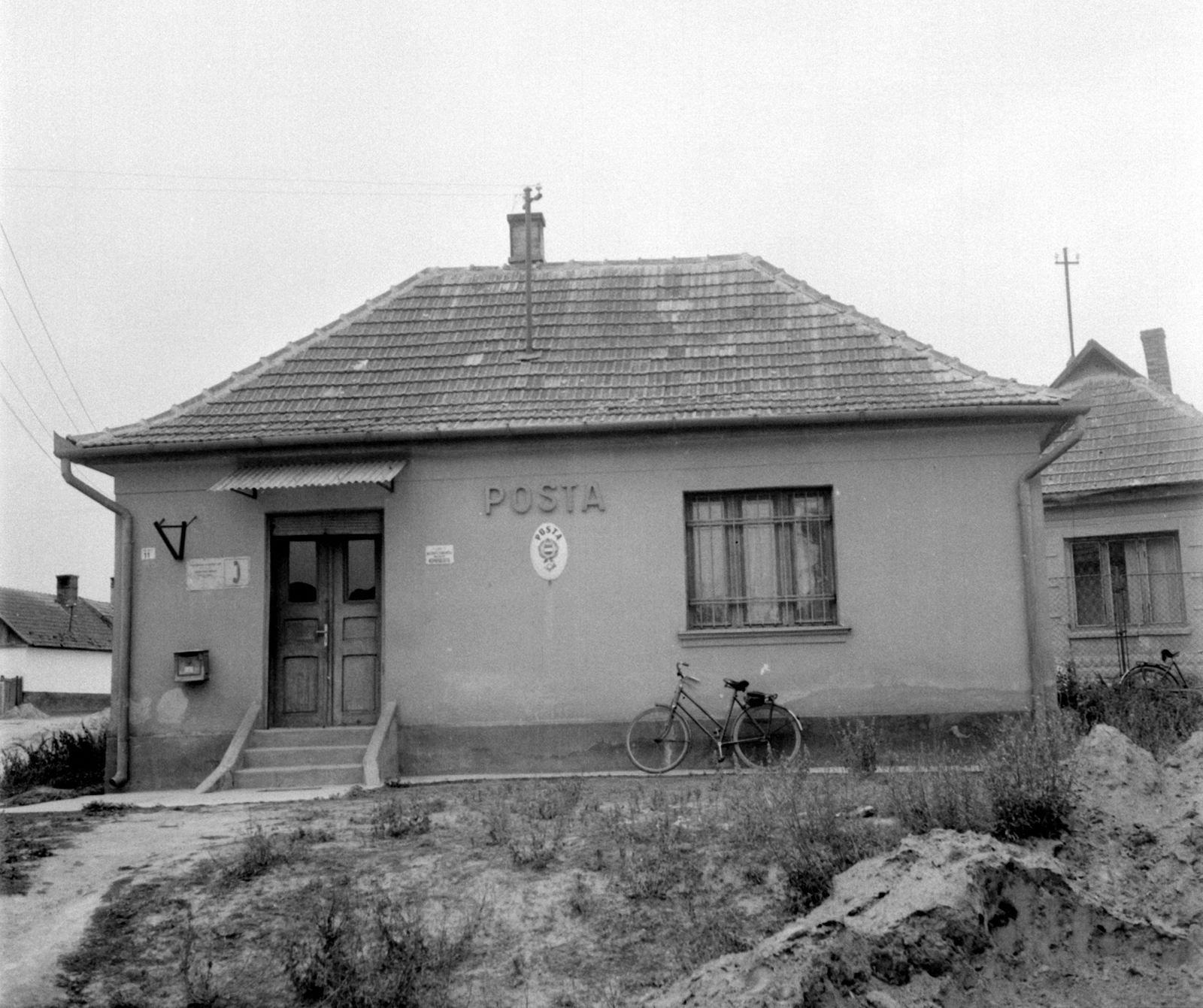 Hungary, Dunaegyháza, Posta utca, Posta., 1975, Jáki László, bicycle, letter box, post, Fortepan #70383