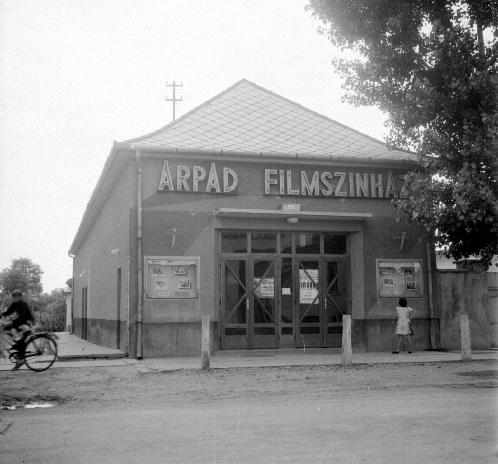 Hungary, Harta, Bajcs-Zsilinszky utca, Árpád mozi., 1975, Jáki László, movie theater, Fortepan #70389