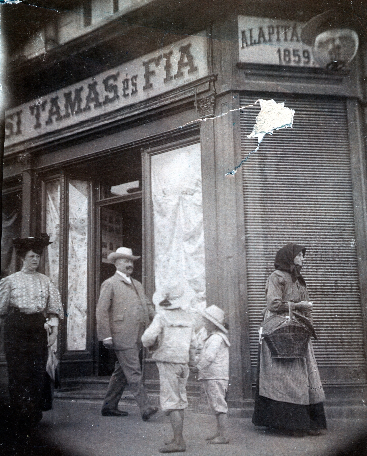 Romania,Transylvania, Cluj-Napoca, Mátyás király tér - Deák Ferenc utca sarok., 1911, Fortepan, shop, sign-board, sunshades, hat, moustache, Fortepan #7044