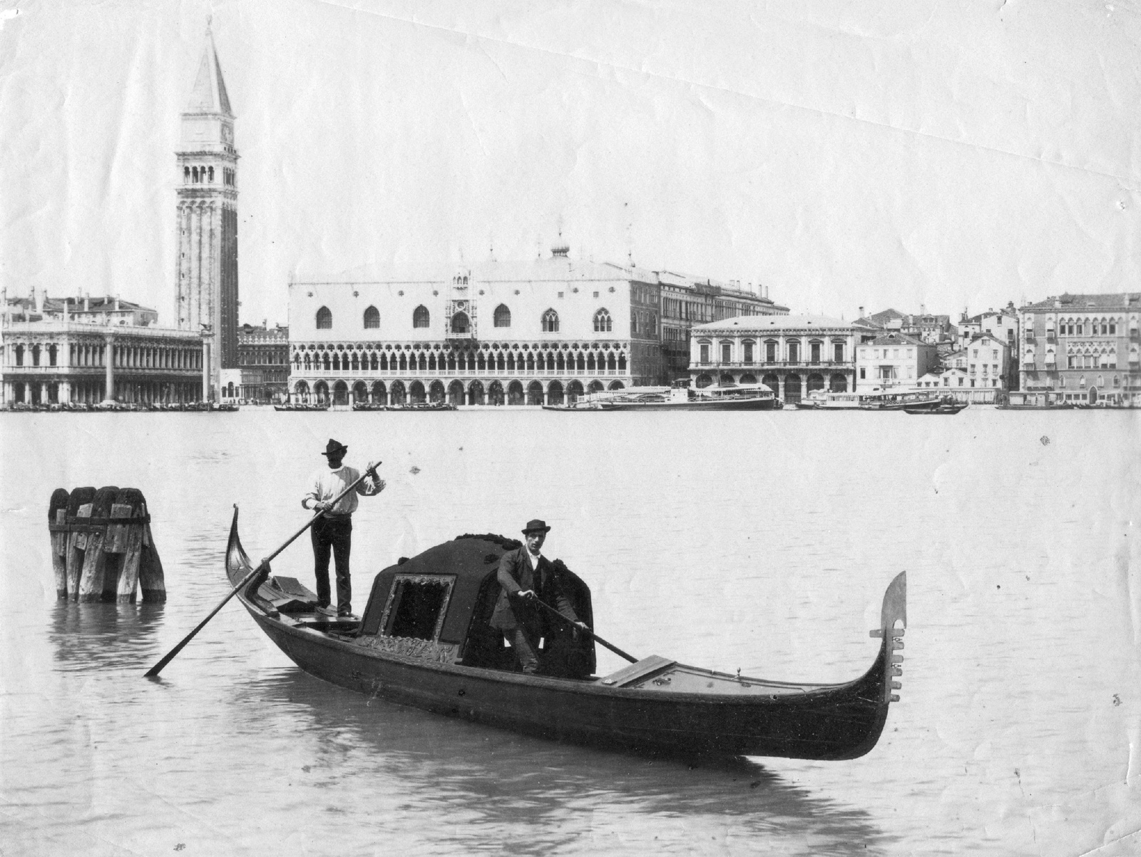 Italy, Venice, Canal Grande, háttérben a Szent Márk-székesegyház harangtornya és a Dózse-palota., 1900, Teodoro Wolf-Ferrari, museum, gothic, renaissance, rowing boat, library, canal, figurehead, bell tower, Jacopo Sansovino-design, Fortepan #70499