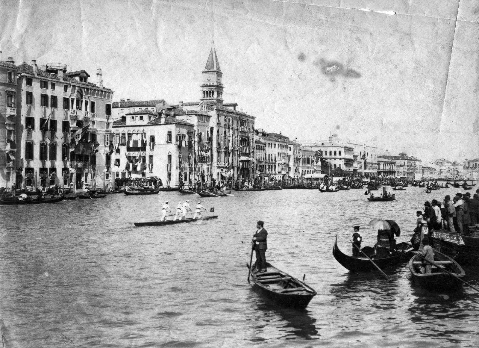 Italy, Venice, Canal Grande, balra a a Szent Márk-székesegyház harangtornya., 1900, Teodoro Wolf-Ferrari, march, boat, bell tower, Fortepan #70503