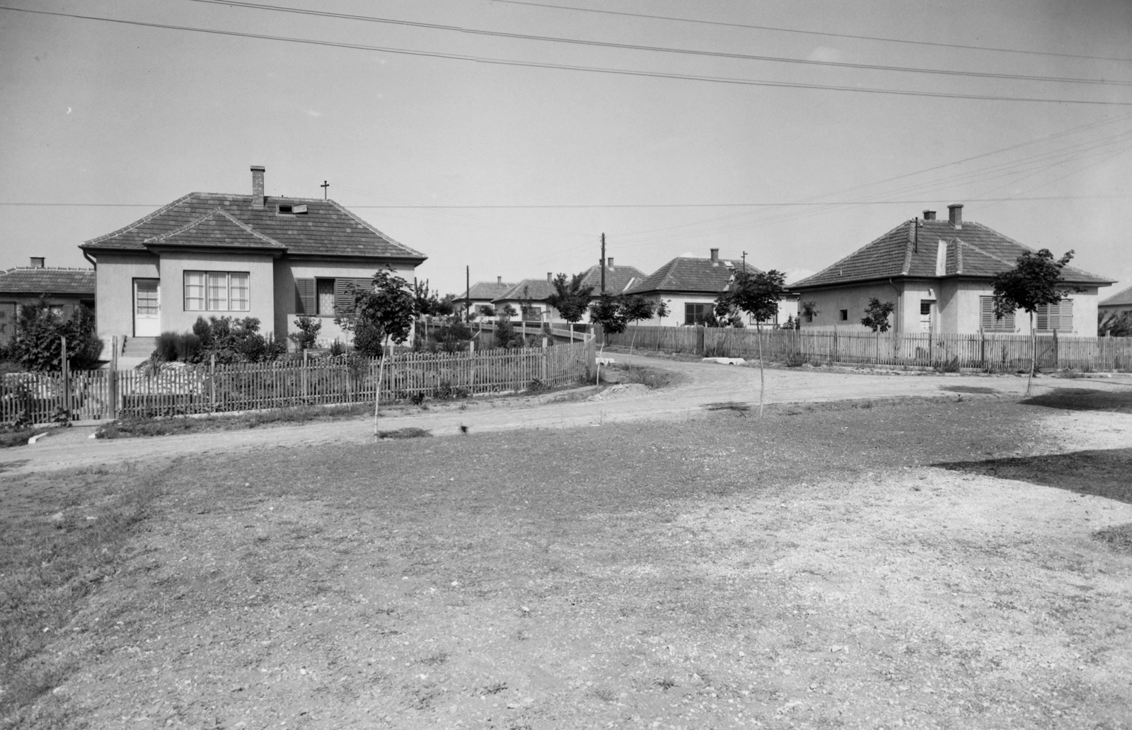Hungary, Pétfürdő, Bocskai utca, szemben a Móricz Zsigmond utca torkolata., 1942, Veszprém Megyei Levéltár/Kozelka Tivadar, Kozelka Tivadar, Fortepan #70512