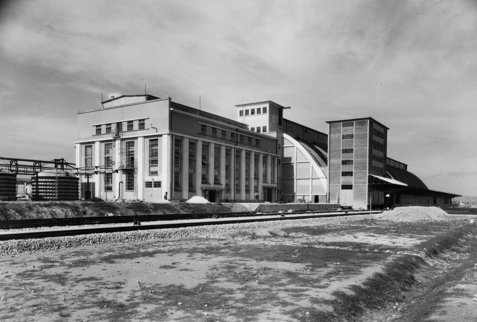 Hungary, Pétfürdő, Péti Nitrogén Műtrágyagyár Rt., pétisógyártó üzem és raktárcsarnok., 1940, Veszprém Megyei Levéltár/Kozelka Tivadar, Kozelka Tivadar, chemical industry, container, factory, Fortepan #70539