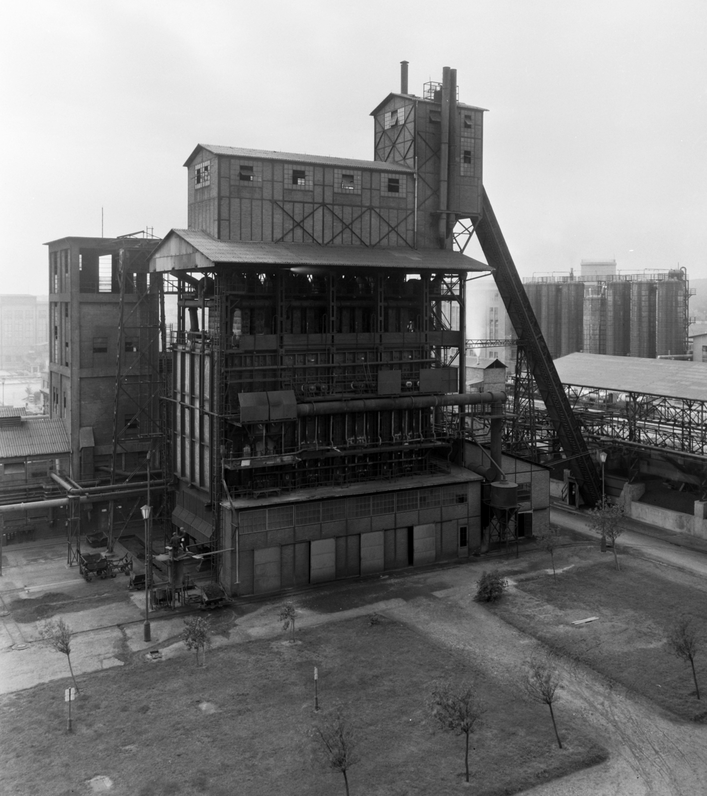 Hungary, Pétfürdő, Péti Nitrogén Műtrágyagyár Rt., 1940, Veszprém Megyei Levéltár/Kozelka Tivadar, Kozelka Tivadar, chemical industry, container, Fortepan #70541