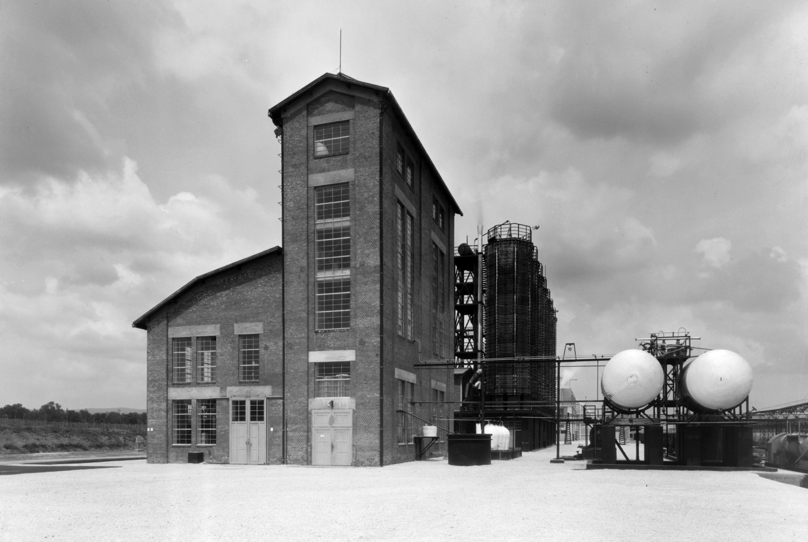 Hungary, Pétfürdő, Péti Nitrogén Műtrágyagyár Rt., 1940, Veszprém Megyei Levéltár/Kozelka Tivadar, Kozelka Tivadar, chemical industry, container, industrial building, Fortepan #70542