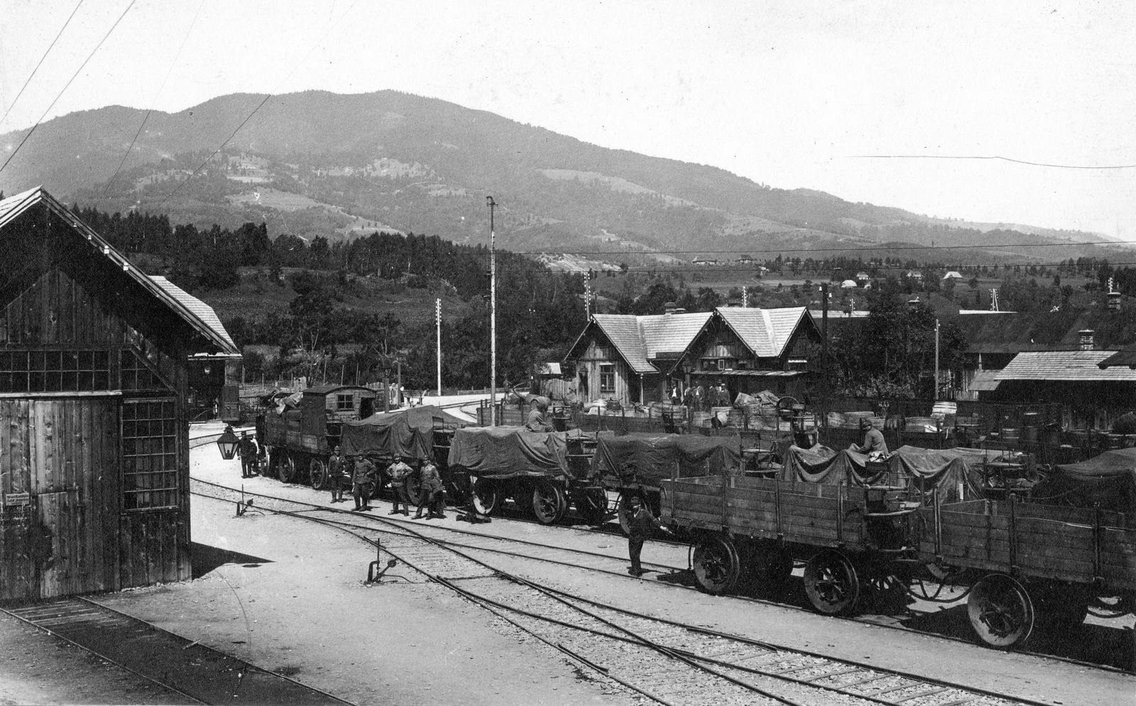 Romania,Transylvania, Tiha Bârgăului, Elektrotrén, benzin-elektromos szerelvények állomása., 1916, Fortepan, First World War, railway, aerial wire, rail, train station, train, railroad switch, Fortepan #7060