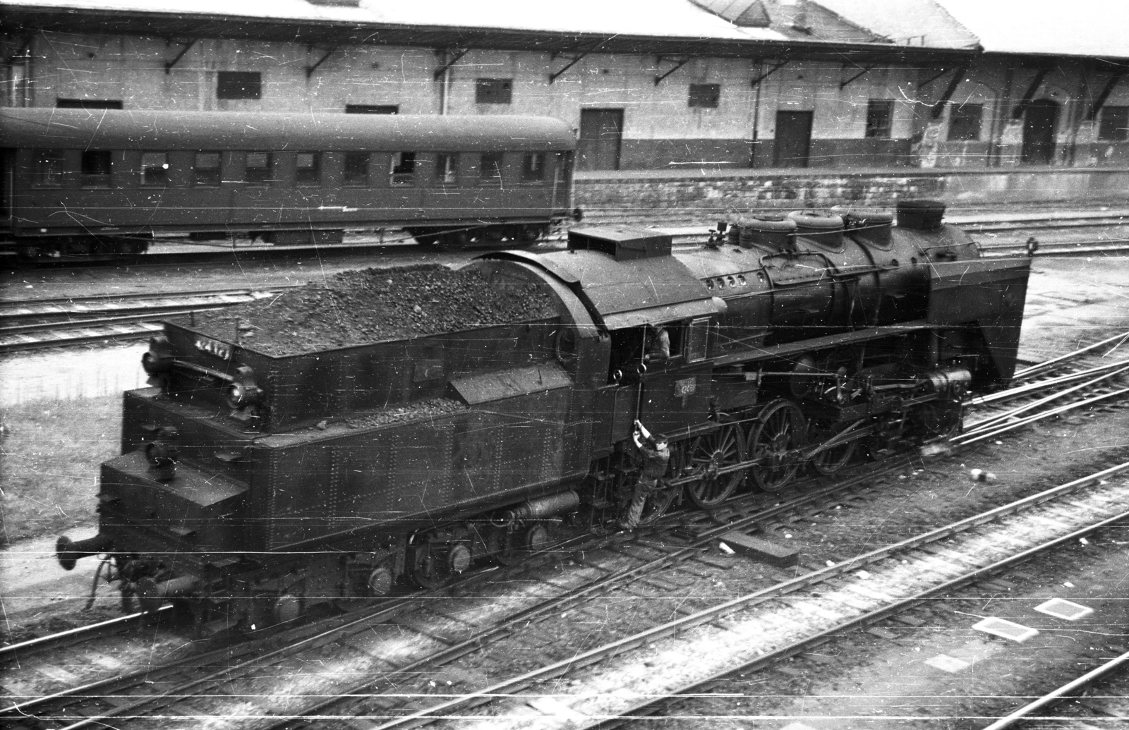 Hungary, Budapest VI., a Nyugati pályaudvar vágányai a Ferdinánd (Élmunkás) hídról nézve., 1963, steam locomotive, railway, MÁV Class 424, tender, Budapest, Fortepan #70604