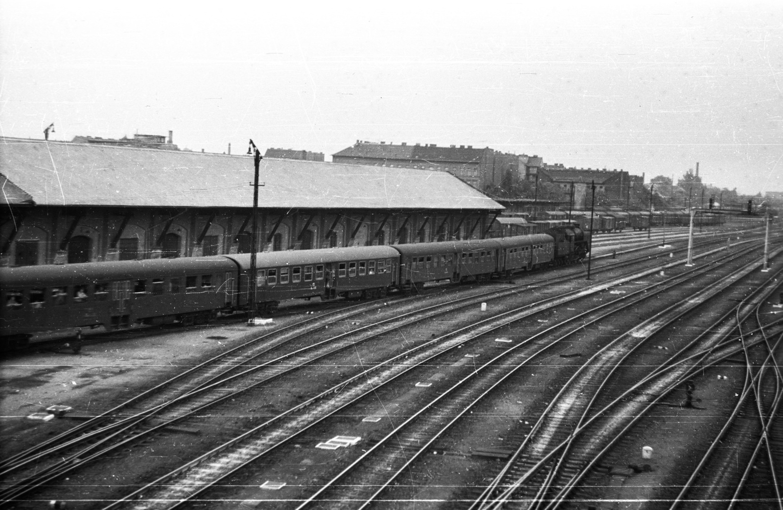 Hungary, Budapest VI., a Nyugati pályaudvar vágányai a Ferdinánd (Élmunkás) hídról nézve., 1963, steam locomotive, railway, train station, railroad switch, Budapest, Fortepan #70605