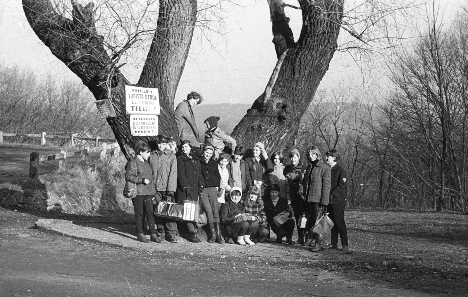 Hungary, Szentendre, Lajosforrás turistaközpont, kirándulók a forrás közelében., 1963, Fortepan #70607