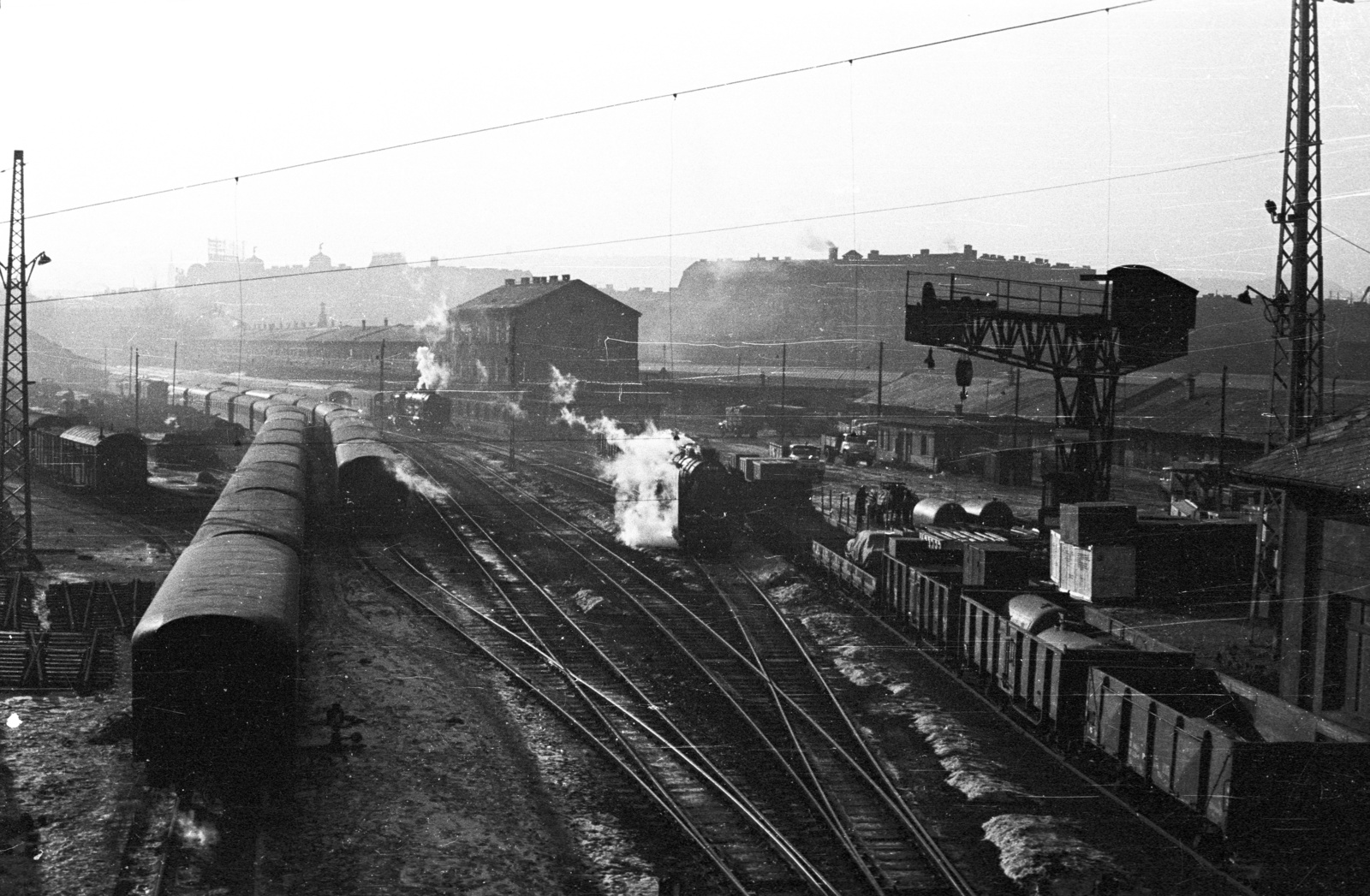 Hungary, Budapest VI., a Nyugati pályaudvar vágányai a Ferdinánd (Élmunkás) hídról nézve., 1968, railway, Budapest, Fortepan #70626