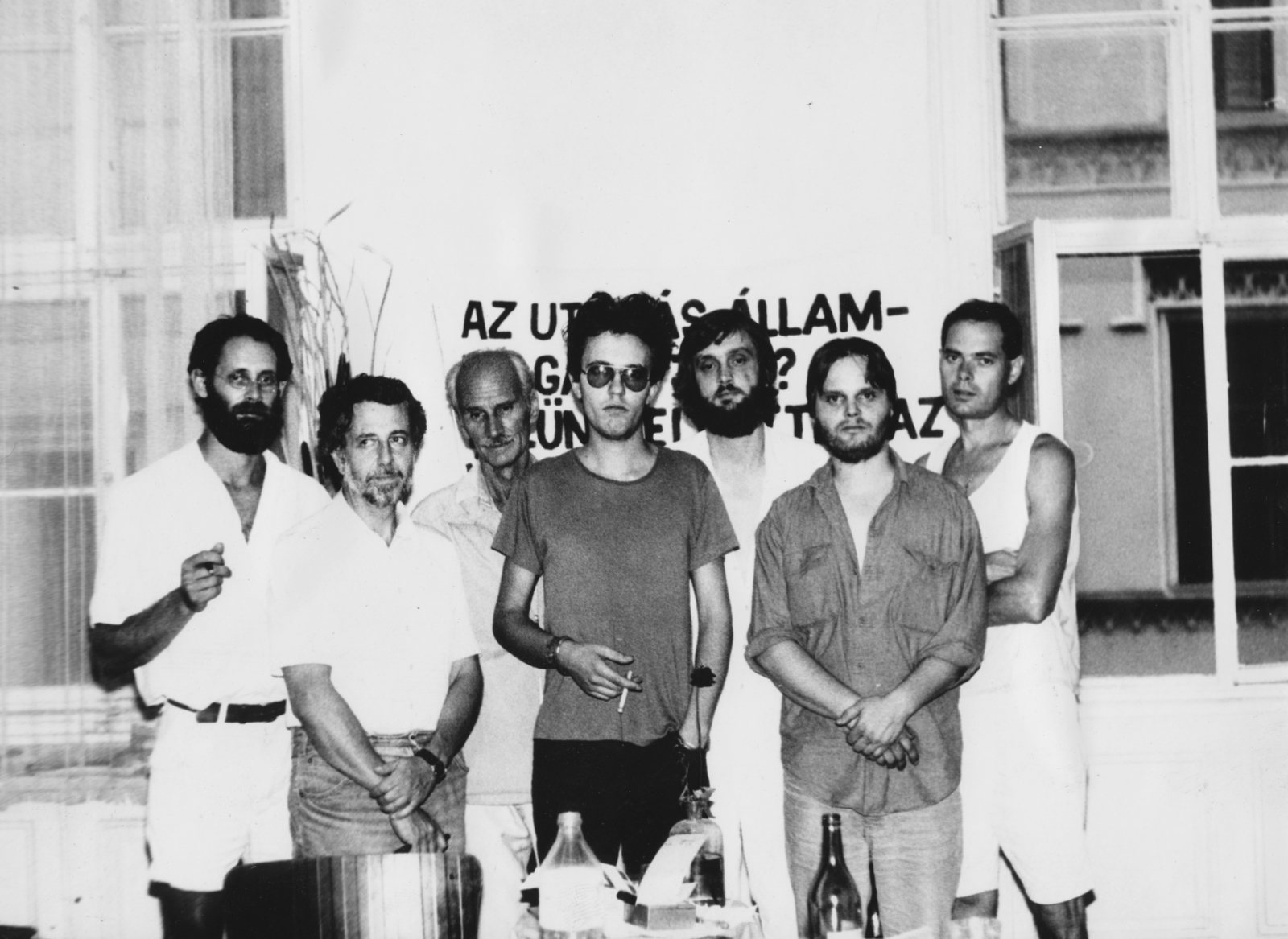 Hungary, Budapest, balról: Philip Tibor, Kőszeg Ferenc, Pákh Tibor, Pálinkás Róbert, Kelemen Ferenc, Bokros Péter, dr. Erdei Gyula., 1988, Philipp Tibor, smoking, poster, men, glasses, beard, bottle, regime change, Fortepan #70643