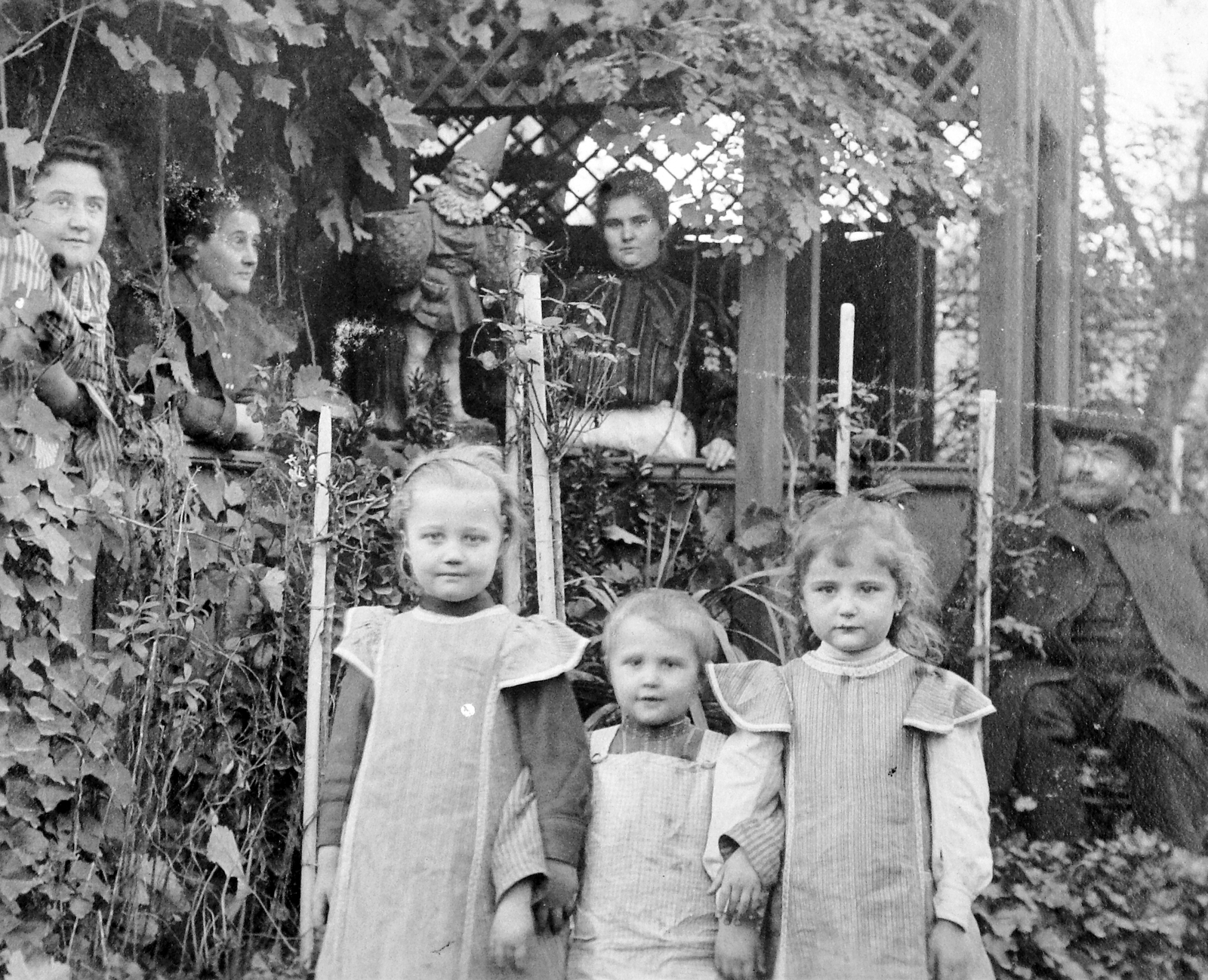 1921, Fortepan, women, kids, man, gnome, bower, Fortepan #7069