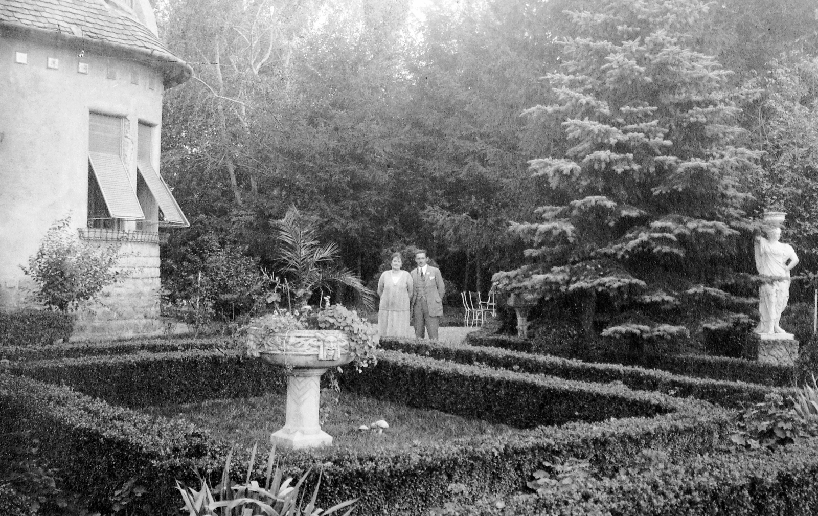 1929, Fortepan, garden, sculpture, summer, man, woman, double portrait, Fortepan #7072