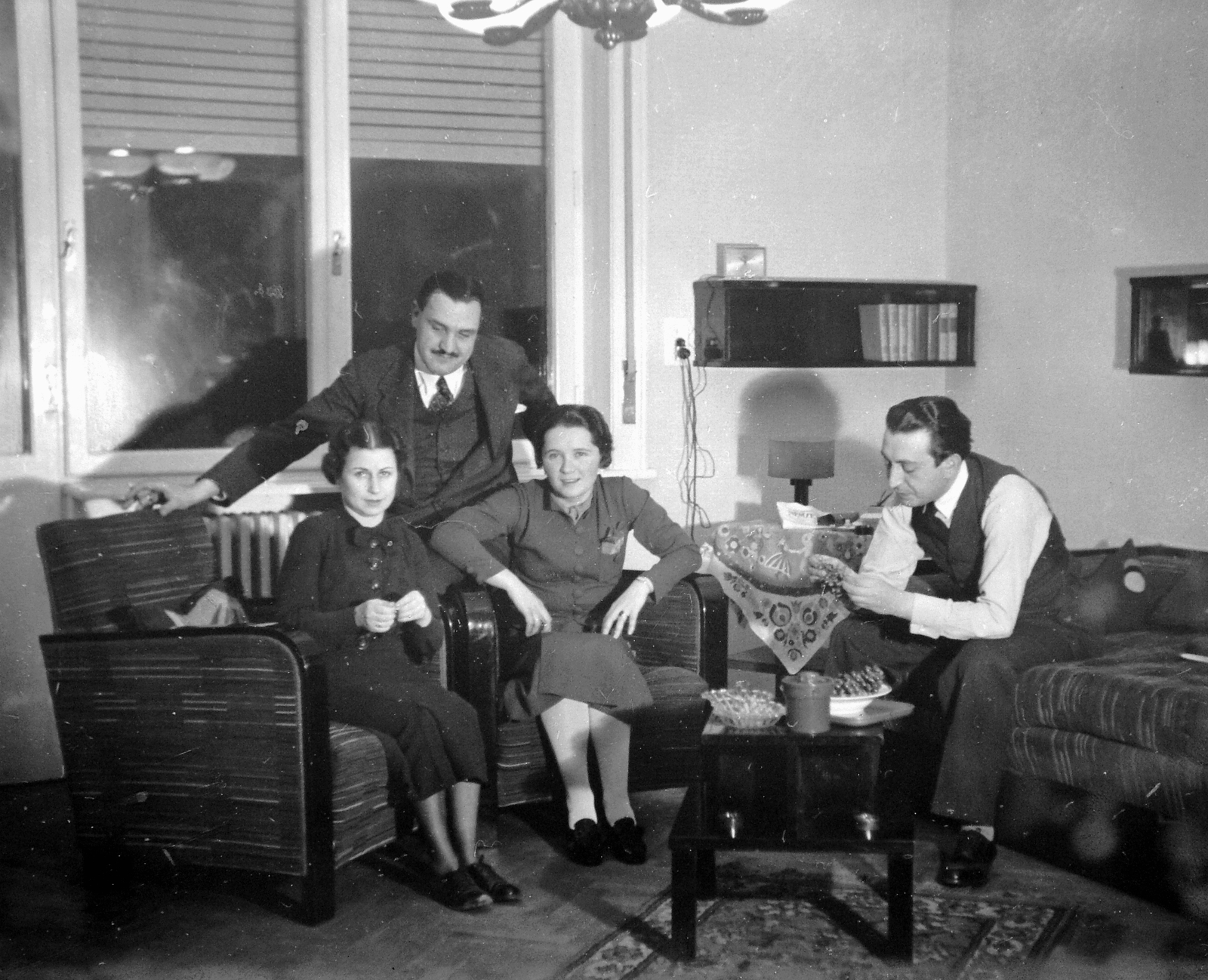 1943, Fortepan, watch, women, men, genre painting, furniture, fruit, interior, grape, money-box, Fortepan #7078