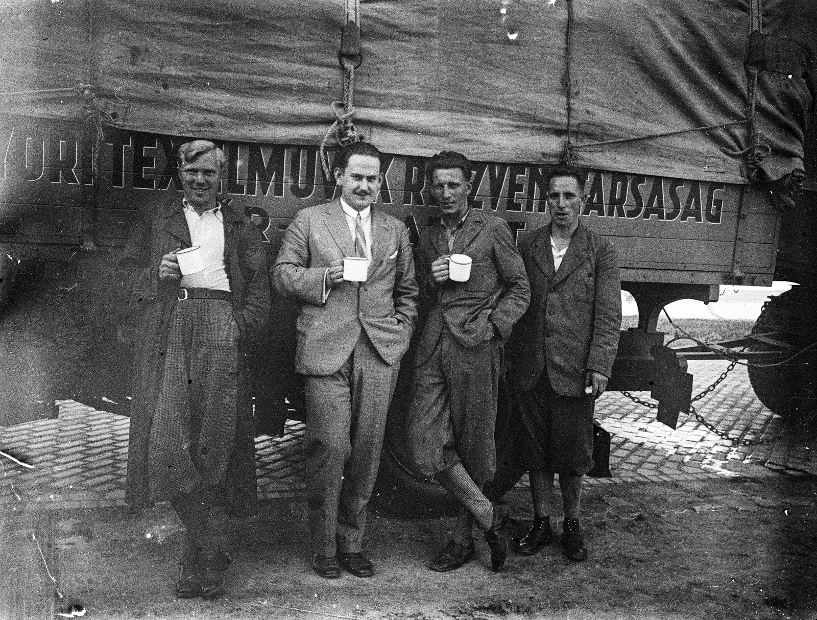 Hungary, 10-es főút., 1934, Lissák Tivadar, men, commercial vehicle, Fortepan #71046