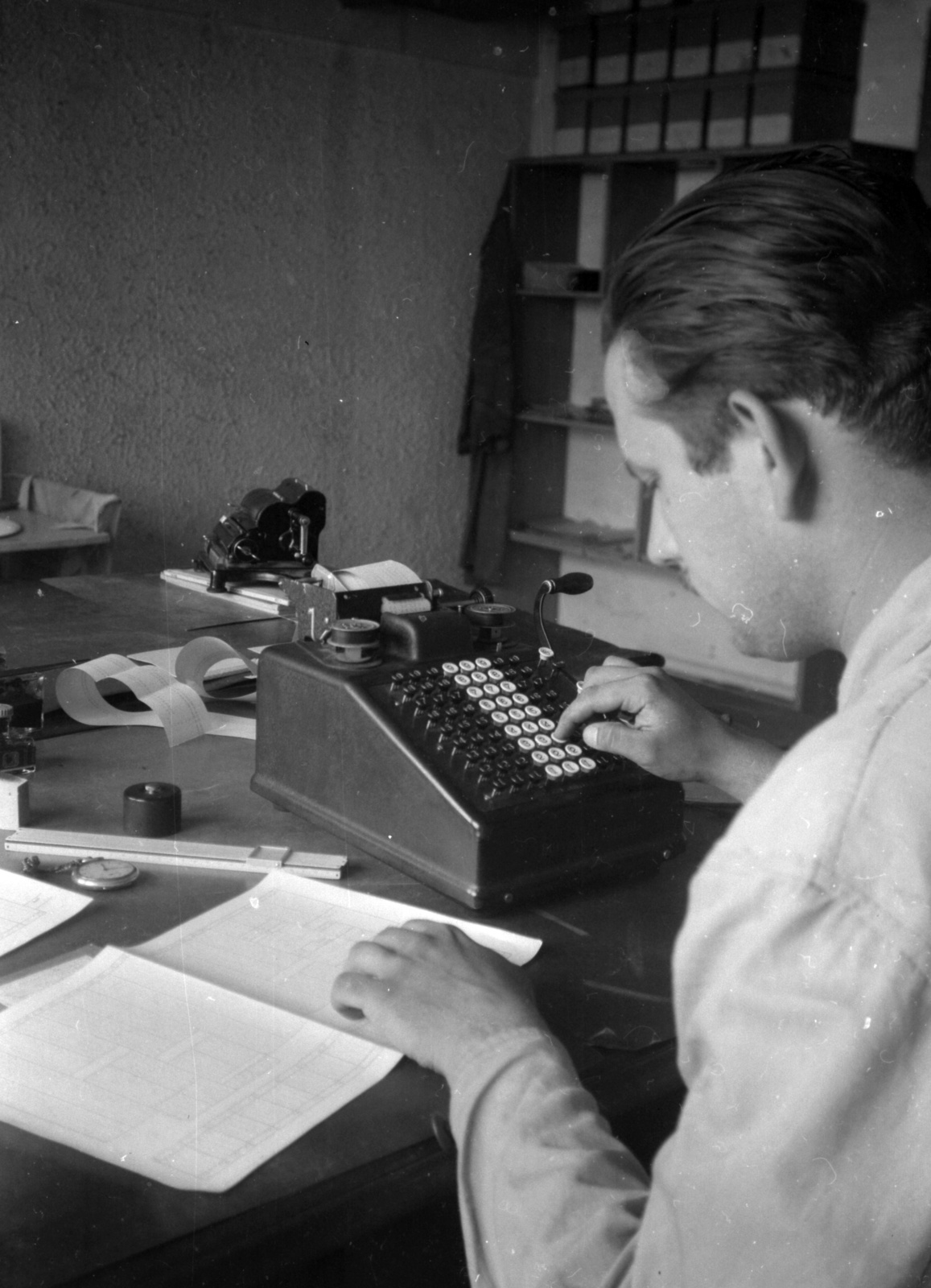 Hungary, Budapest XIII., Teve utca 62., Record Gépgyár Rt. irodája., 1934, Lissák Tivadar, office, slide rule, pocket watch, adding machine, Budapest, Fortepan #71052