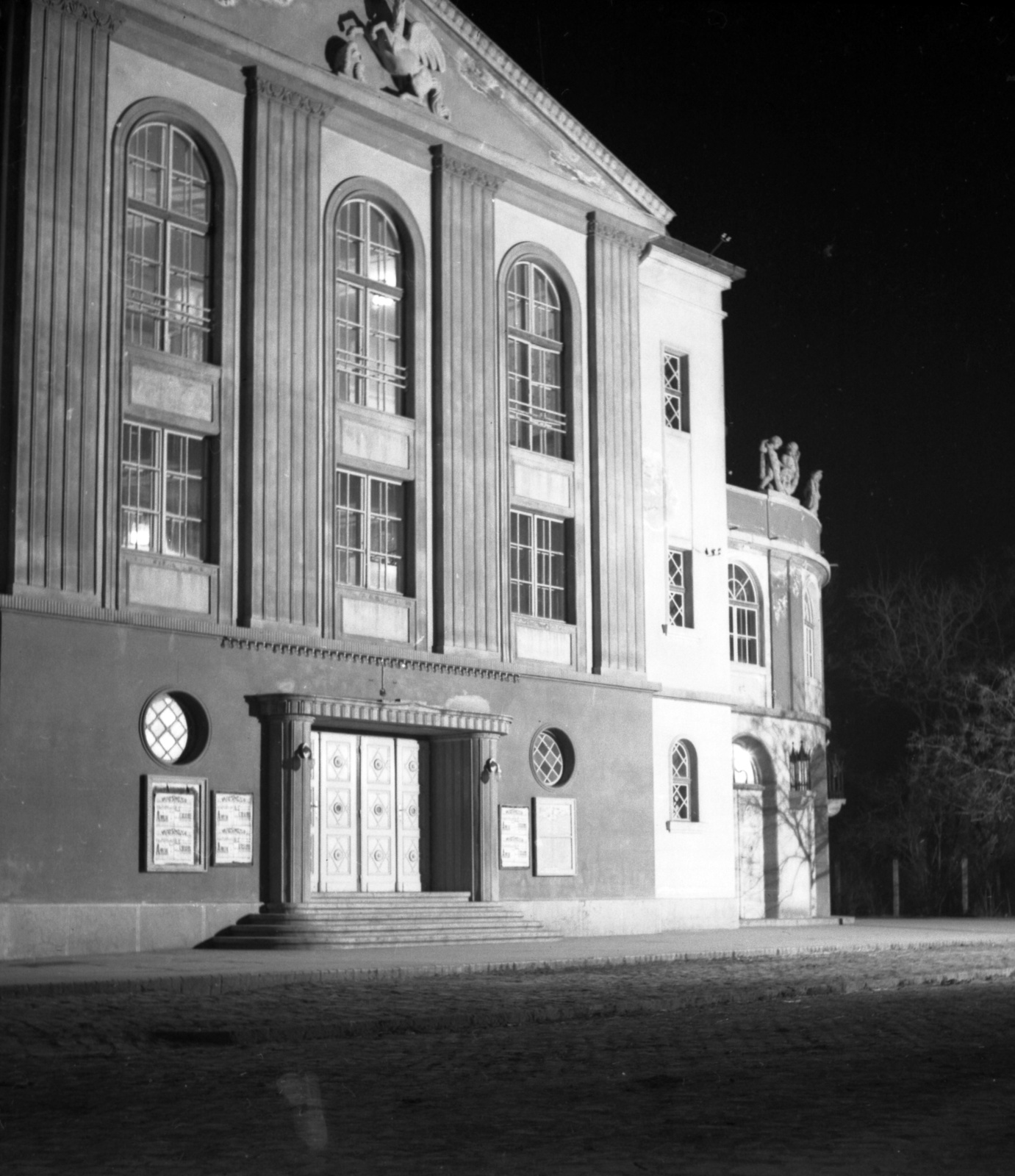 Hungary, Karcag, Dózsa György út 5-7., Kultúrpalota., 1935, Lissák Tivadar, night, Béla Rerrich-design, Miklós Menyhért-design, Fortepan #71080