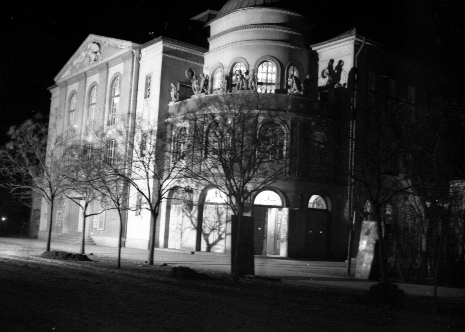 Hungary, Karcag, Dózsa György út 5-7., Kultúrpalota., 1935, Lissák Tivadar, night, Béla Rerrich-design, Miklós Menyhért-design, Fortepan #71081