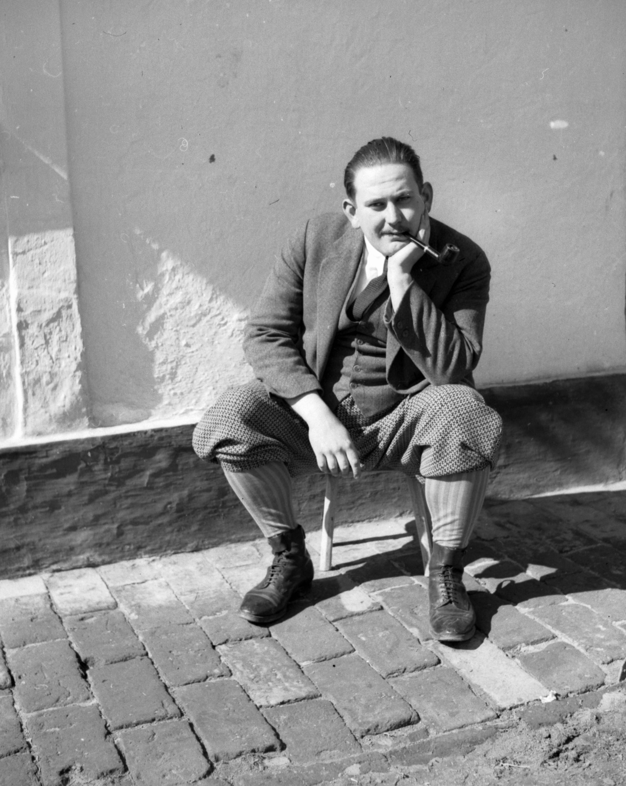 1935, Lissák Tivadar, portrait, pipe, man, breech, suit, sitting, wide sitting, prop up the head, Fortepan #71084