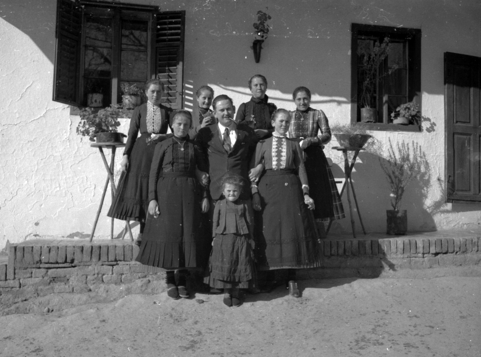 1936, Lissák Tivadar, tableau, folk costume, girls, Germans of Hungary, Fortepan #71118