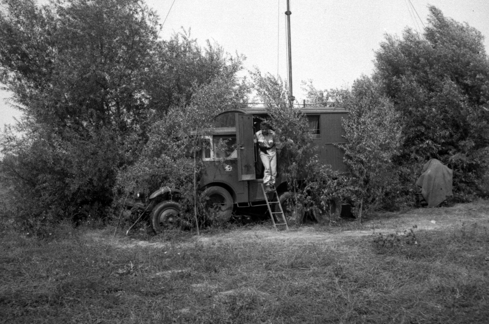 1936, Lissák Tivadar, commercial vehicle, Weiss Manfréd-brand, radio broadcasting, camouflage, Fortepan #71128